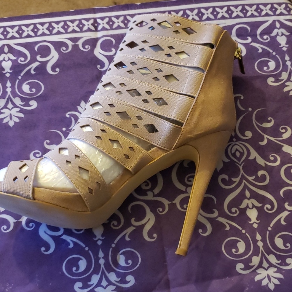 Women's shoes